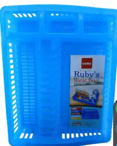 Plastic dish drainer