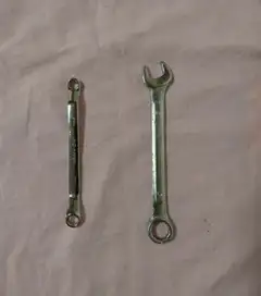 Wrenches
(2Pcs)  (open-end wrench 13mm, double offset ring wrench 6x7mm)