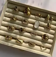 Gold toned rings