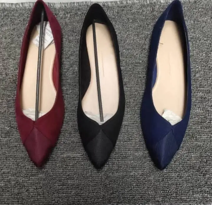 Pointed-toe flat shoes
