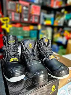 Safety shoes